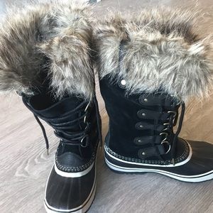 Sorel - Joan of Arctic, barely worn!